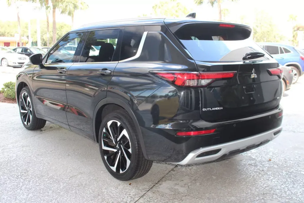 2022 Mitsubishi Outlander SEL photo 1