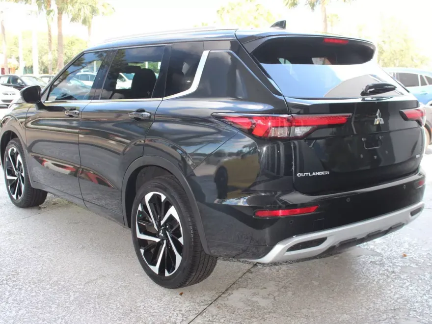 2022 Mitsubishi Outlander SEL photo 1