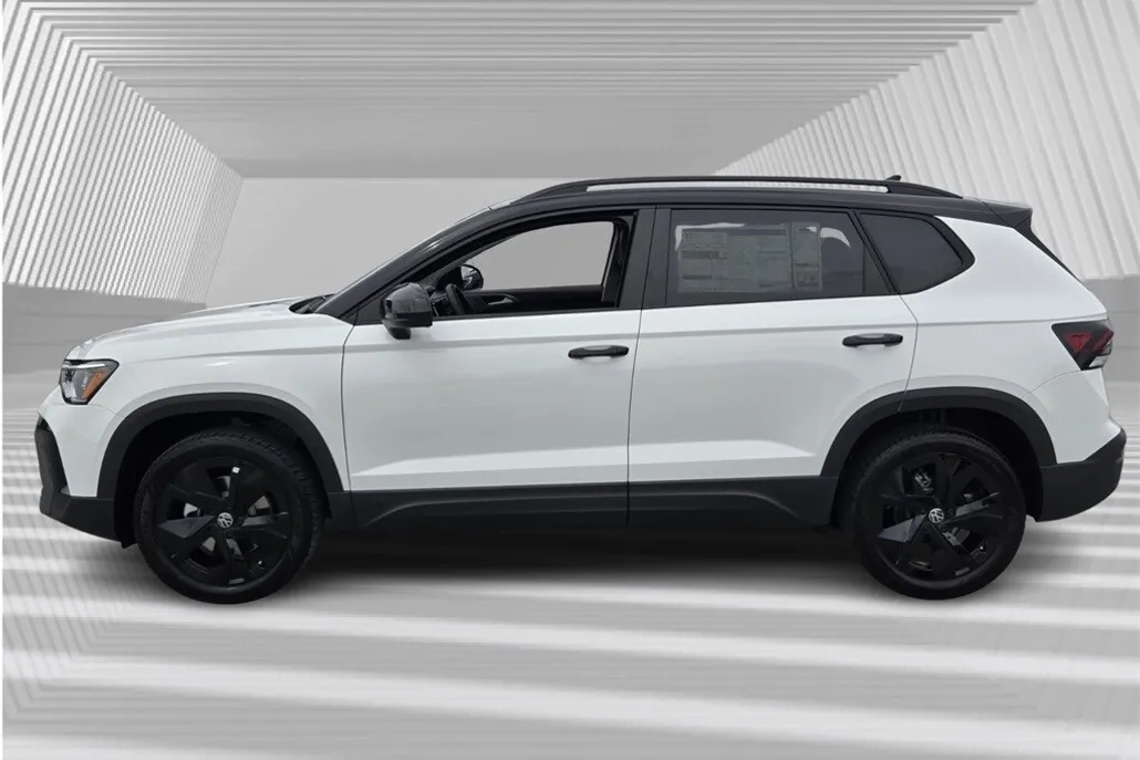 2025 Volkswagen Taos SE photo 1