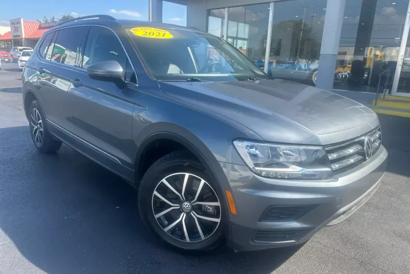 2021 Volkswagen Tiguan SE photo 1