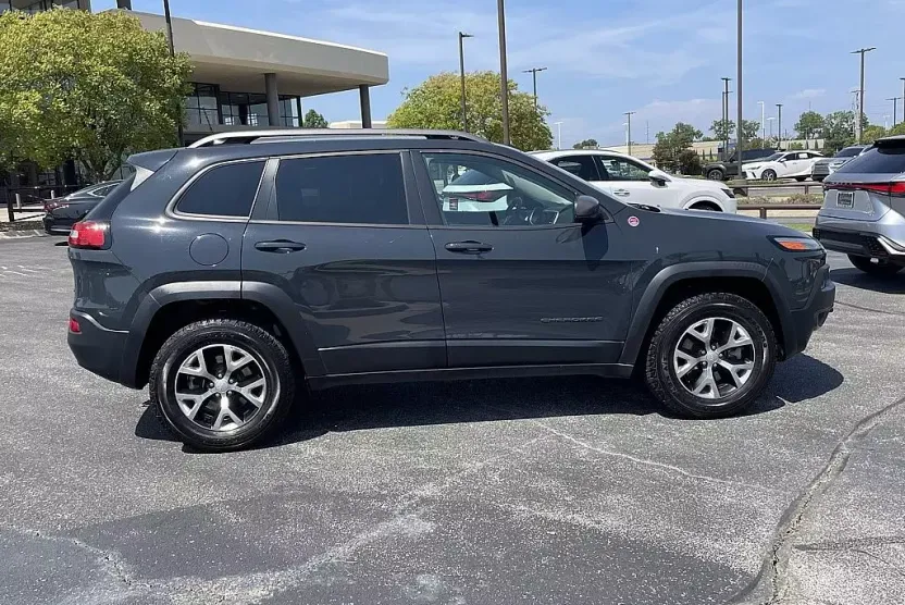 2017 Jeep Cherokee Trailhawk photo 1