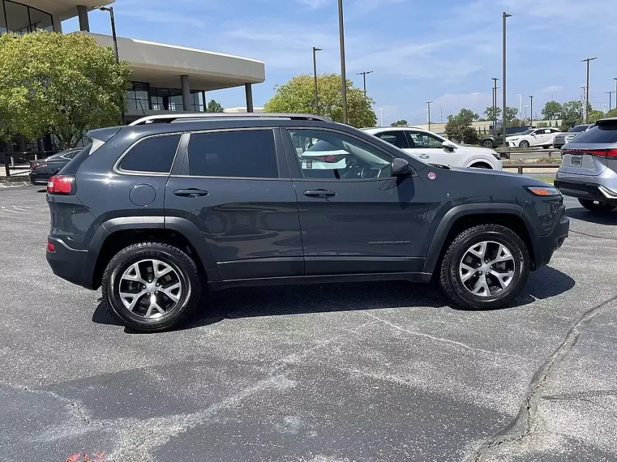 2017 Jeep Cherokee Trailhawk photo 1
