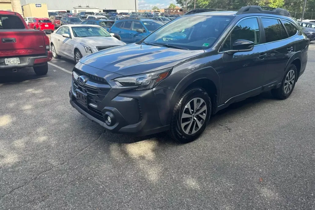 2025 Subaru Outback Premium photo 1