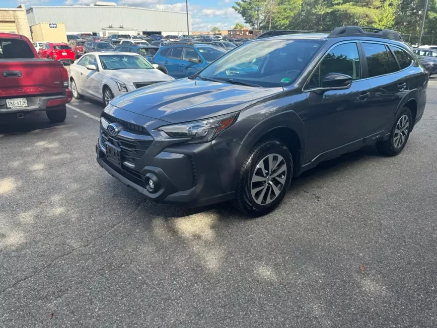 2025 Subaru Outback Premium photo 1