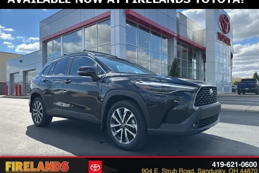 2023 Toyota Corolla Cross XLE photo 1