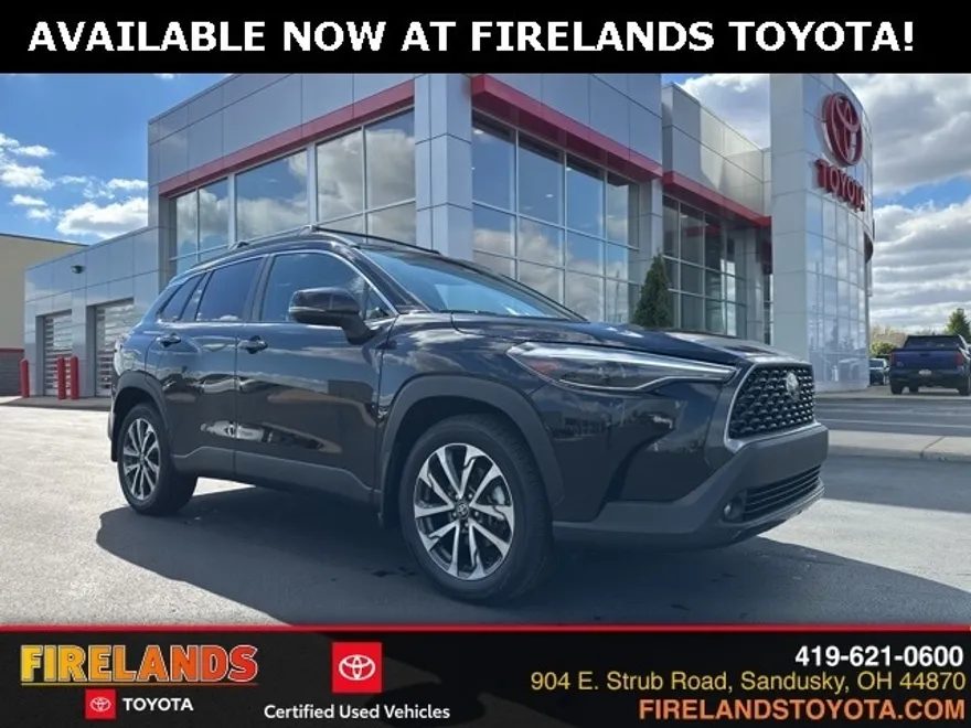 2023 Toyota Corolla Cross XLE photo 1