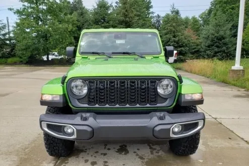 2025 Jeep Gladiator Sport photo 2