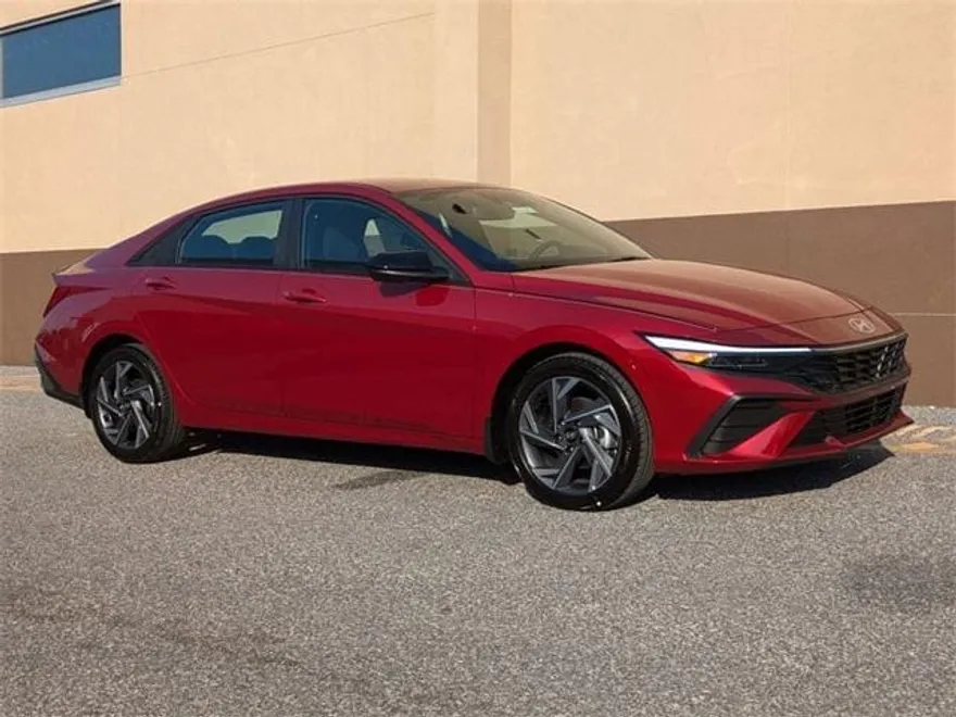 2025 Hyundai Elantra SEL Convenience photo 1