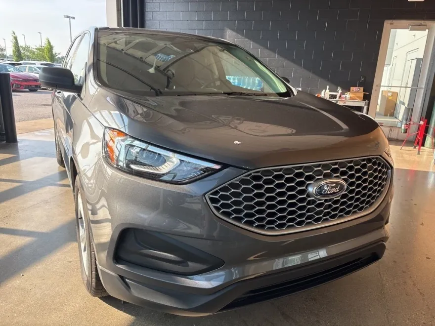 2023 Ford Edge SE photo 1