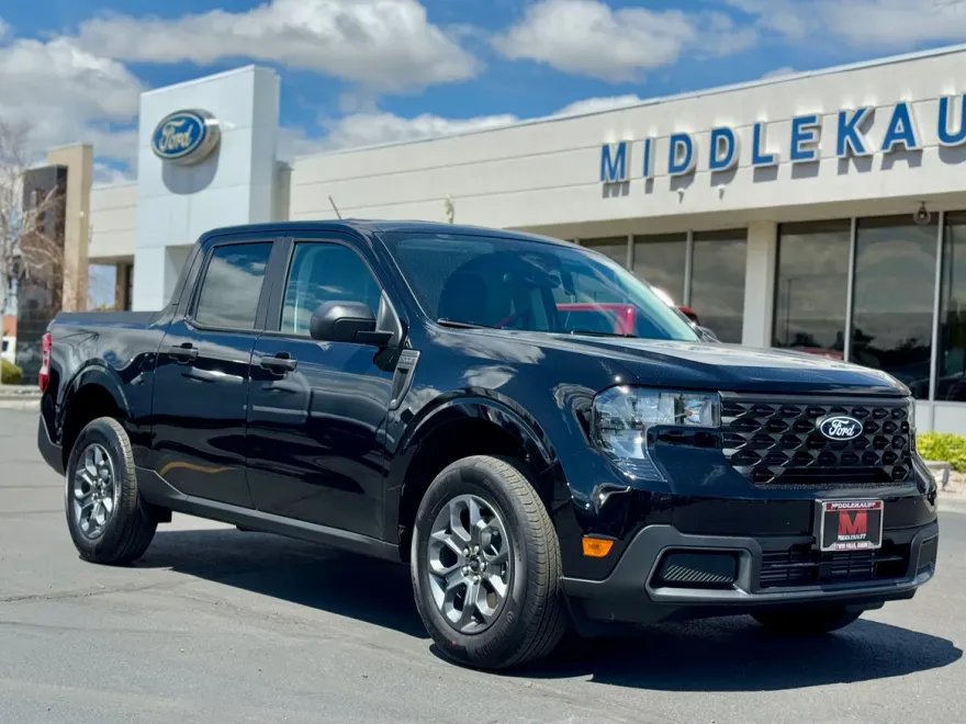 2025 Ford Maverick XLT photo 1