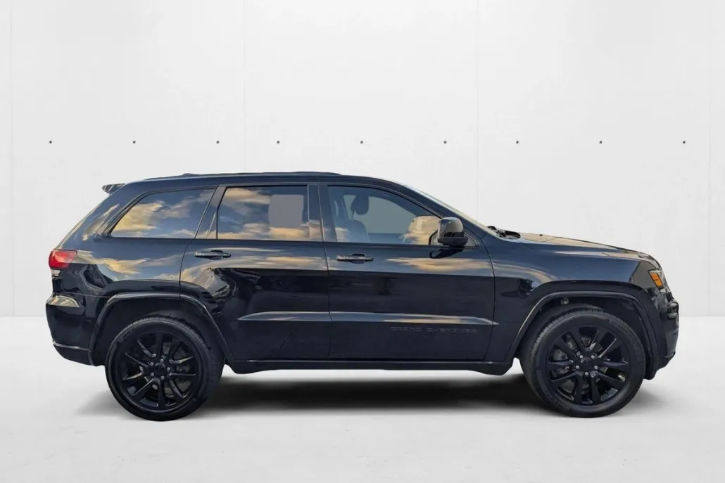 2019 Jeep Grand Cherokee Laredo photo 1