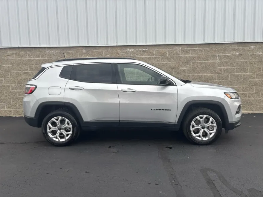 2025 Jeep Compass Latitude photo 1