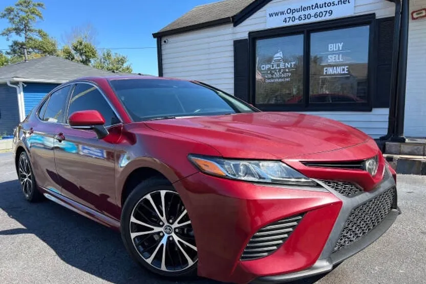 2018 Toyota Camry SE XLE photo 1