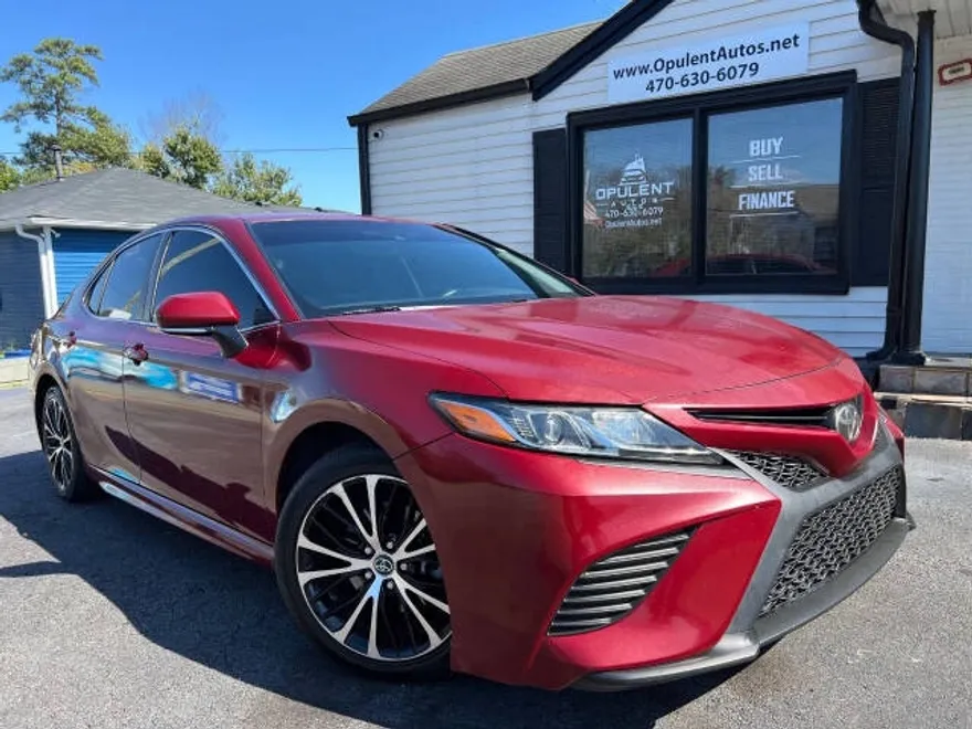 2018 Toyota Camry SE XLE photo 1
