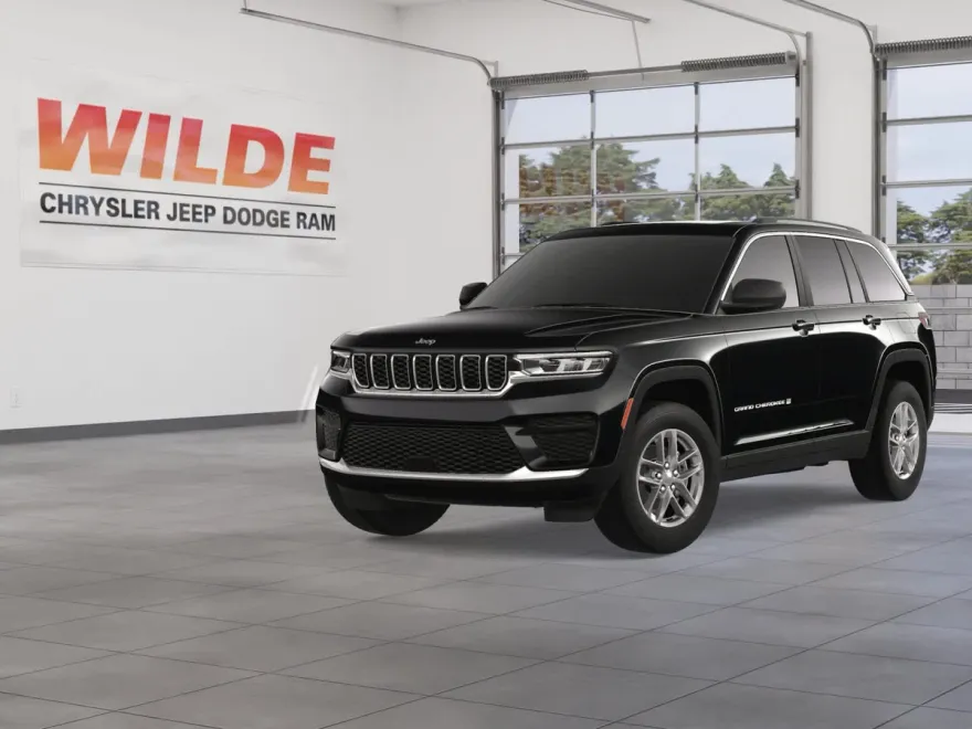2025 Jeep Grand Cherokee Laredo photo 1