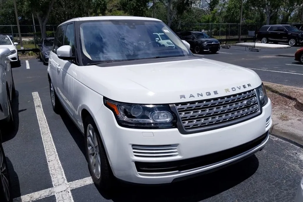 2017 Land Rover Range Rover HSE photo 1