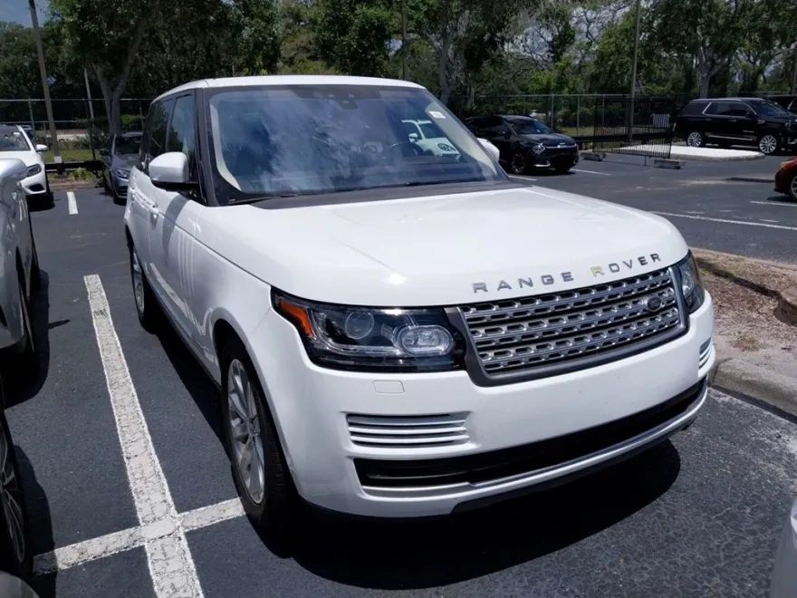 2017 Land Rover Range Rover HSE photo 1