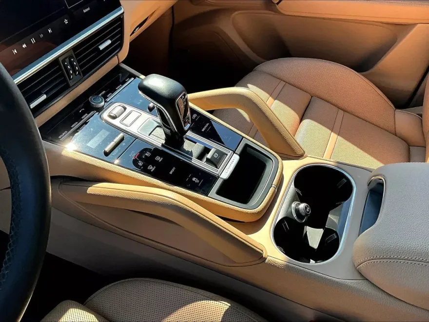 2023 Porsche Cayenne Platinum Edition photo 15