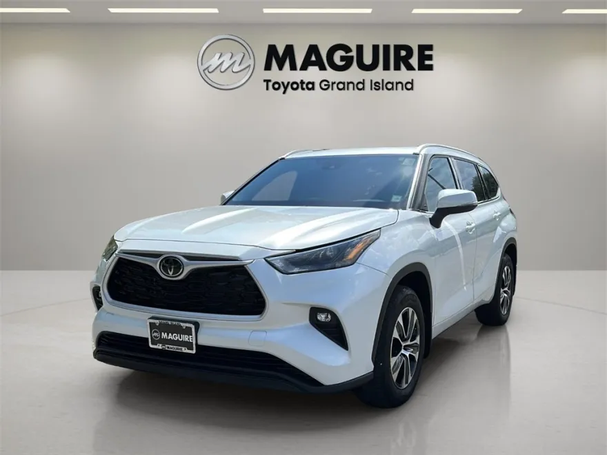 2022 Toyota Highlander XLE photo 1
