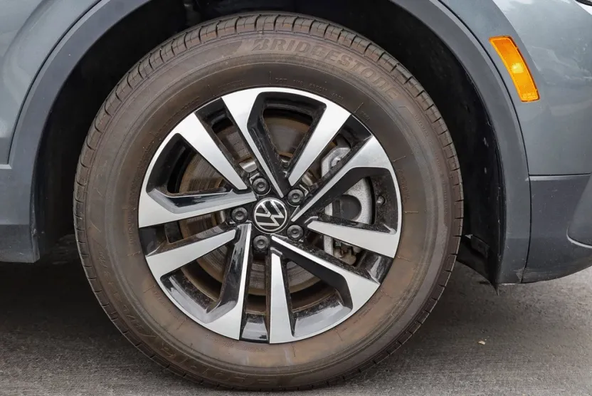 2024 Volkswagen Tiguan S photo 1