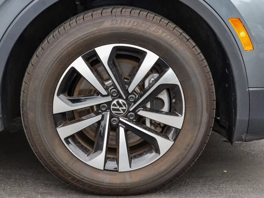 2024 Volkswagen Tiguan S photo 1