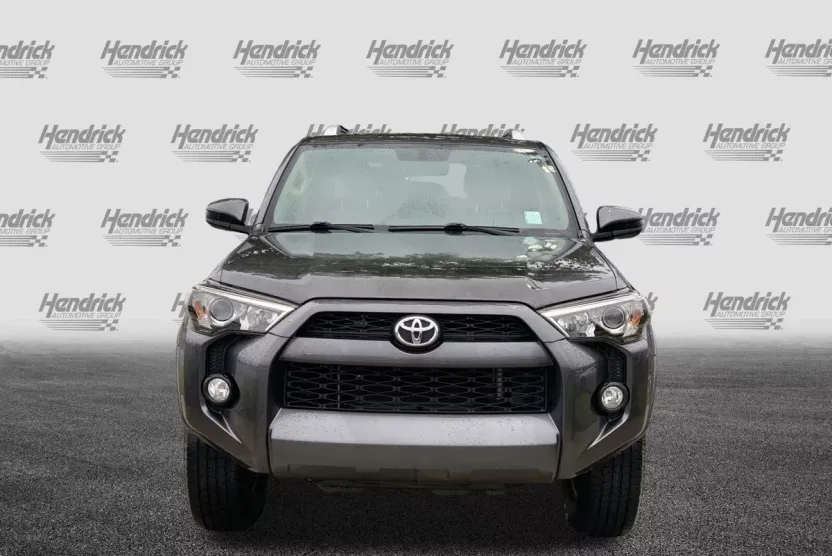 2017 Toyota 4Runner SR5 photo 1
