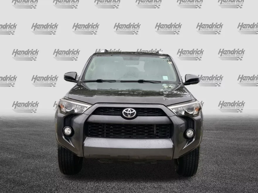 2017 Toyota 4Runner SR5 photo 1