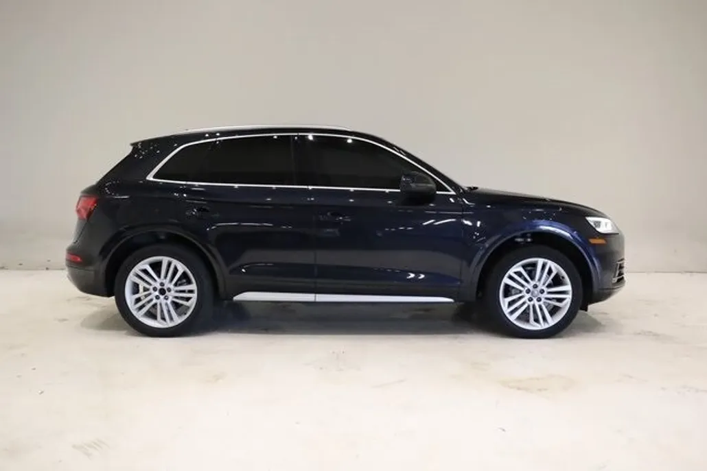 2020 Audi Q5 45 Premium Plus photo 1