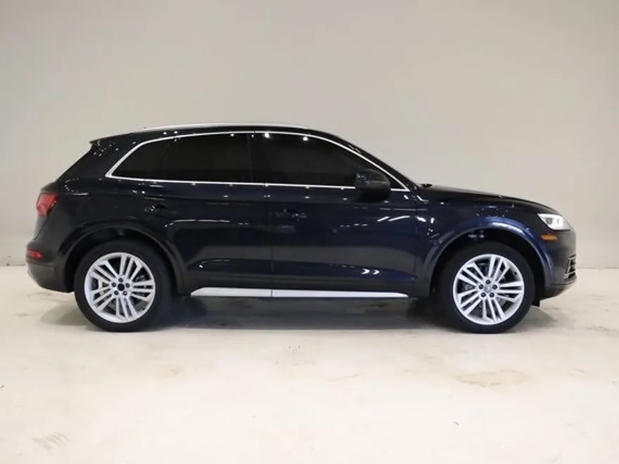 2020 Audi Q5 45 Premium Plus photo 1