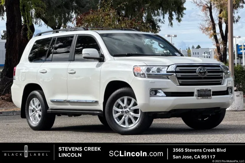 2019 Toyota Land Cruiser Base photo 1