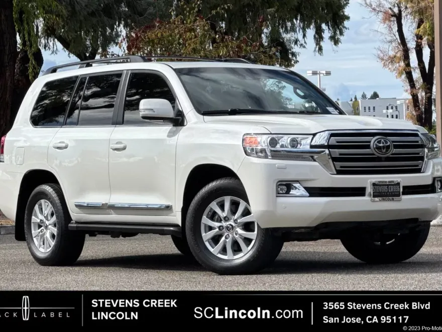 2019 Toyota Land Cruiser Base photo 1