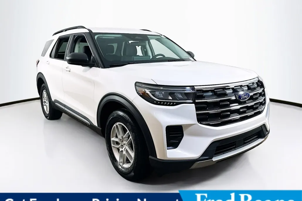 2025 Ford Explorer photo 1