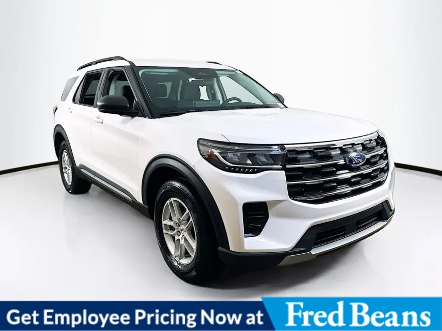 2025 Ford Explorer photo 1