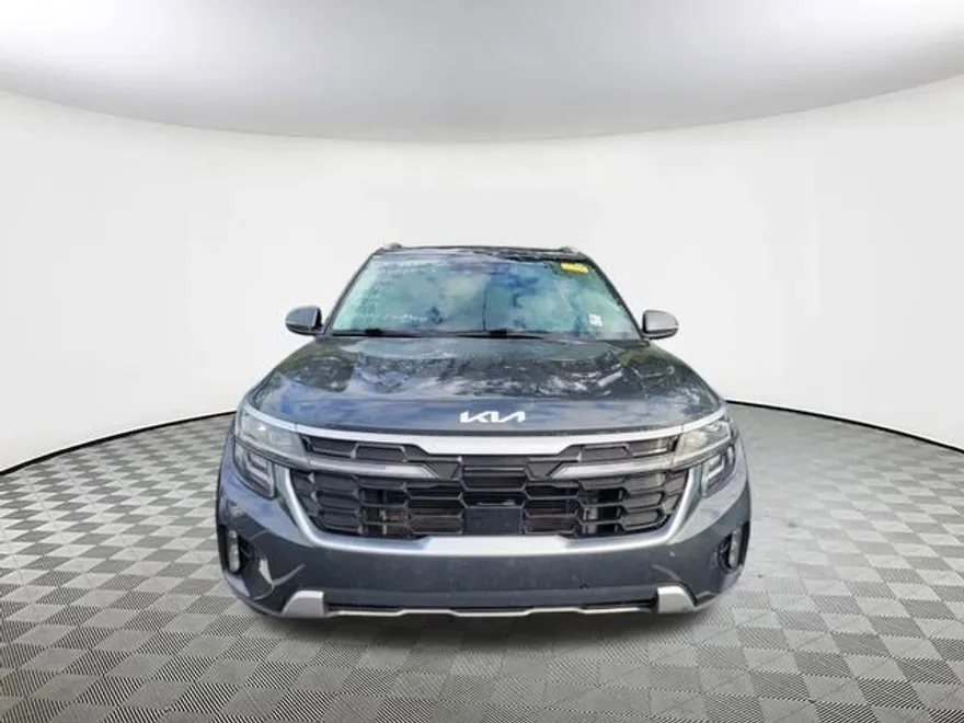 2024 Kia Seltos SX photo 1