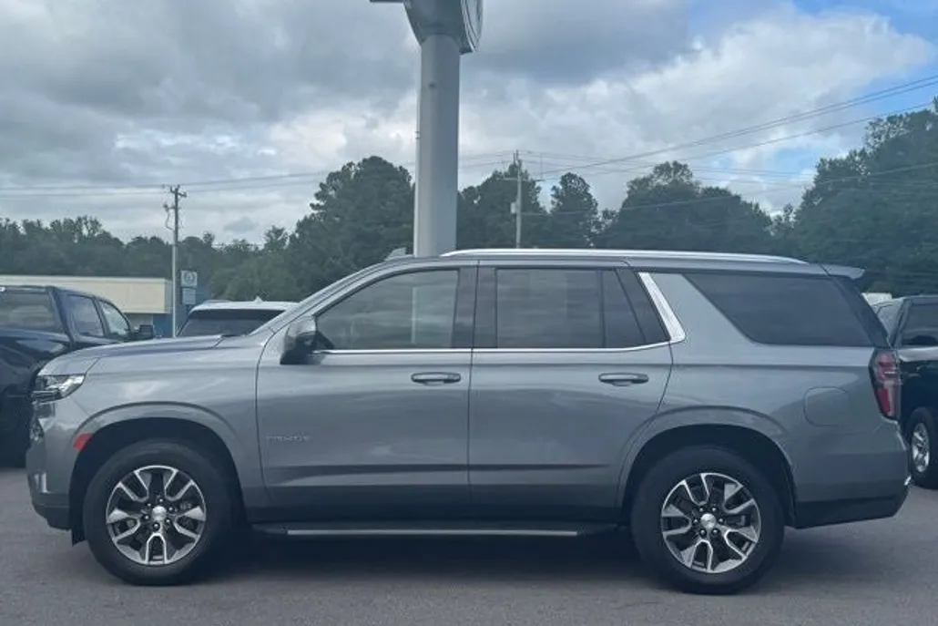 2022 Chevrolet Tahoe LT photo 1
