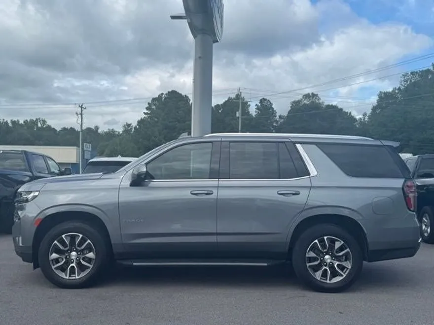 2022 Chevrolet Tahoe LT photo 1