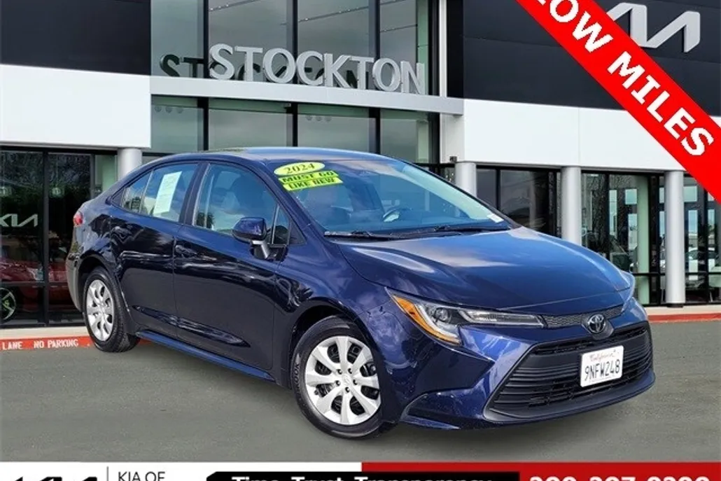 2024 Toyota Corolla LE photo 1