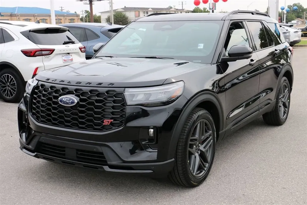 2025 Ford Explorer ST photo 1