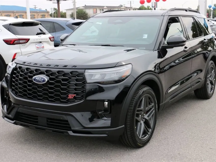 2025 Ford Explorer ST photo 1