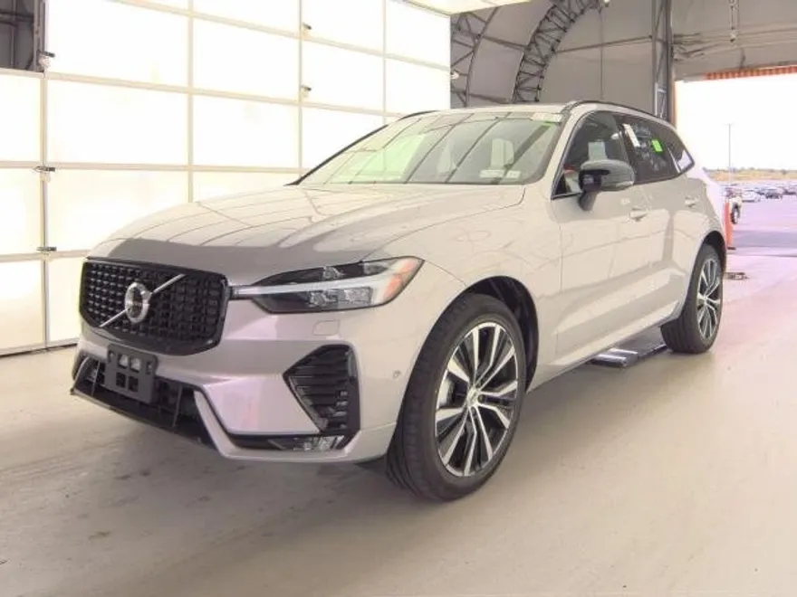 2025 Volvo XC60 B5 Plus photo 1