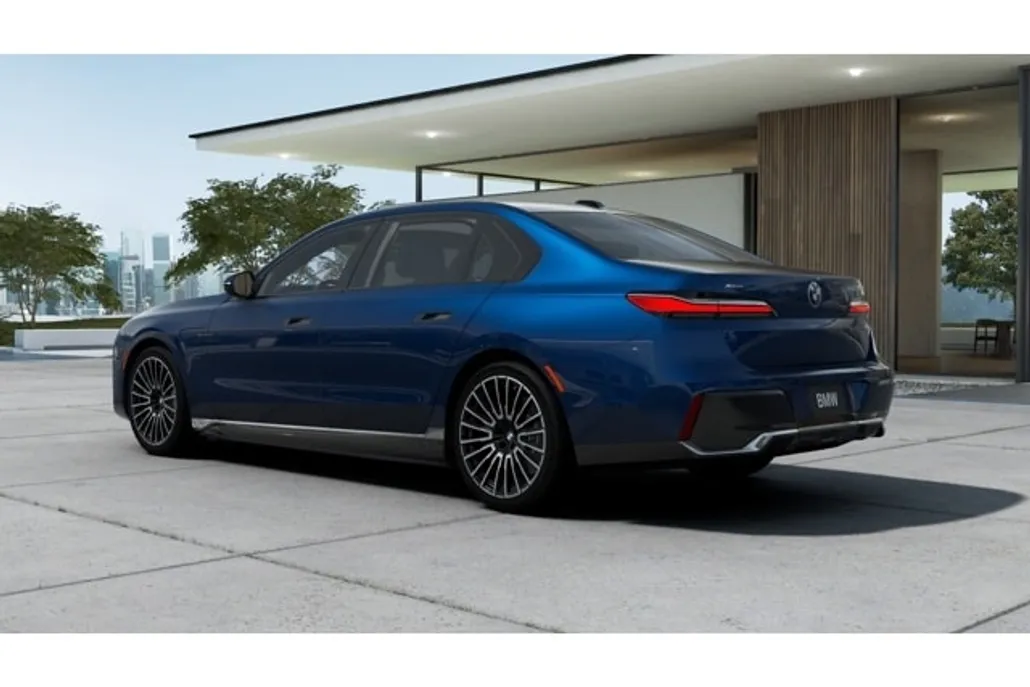 2026 Bmw 750e photo 1