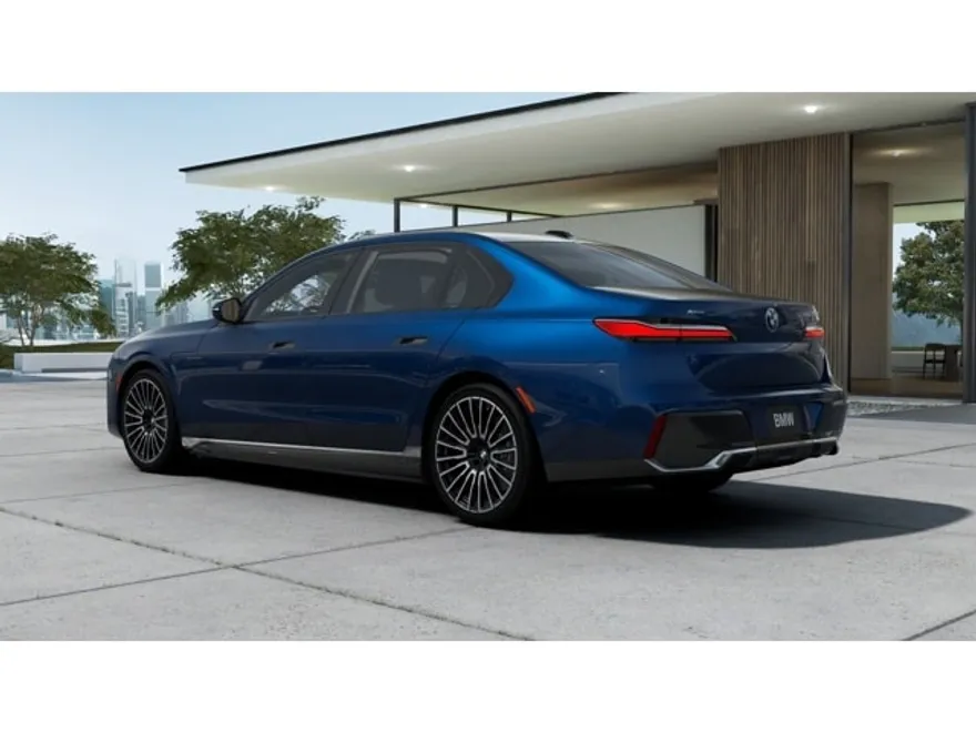 2026 Bmw 750e photo 1