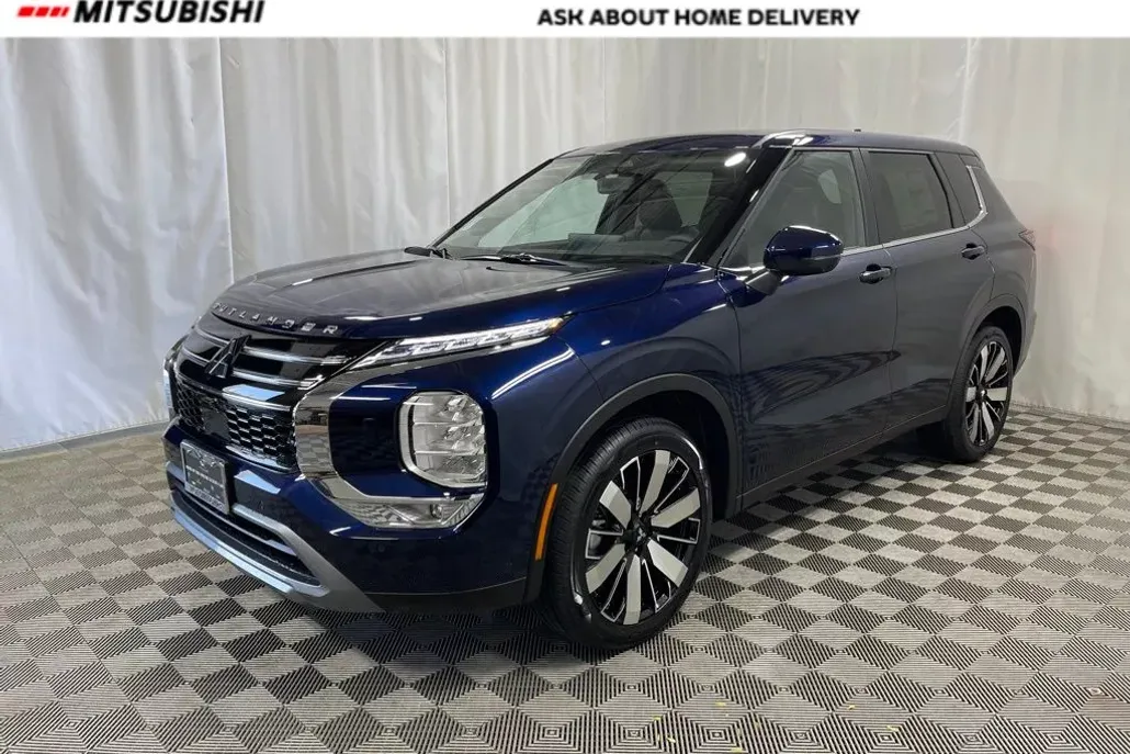 2025 Mitsubishi Outlander SE photo 1