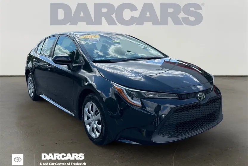 2022 Toyota Corolla LE photo 1