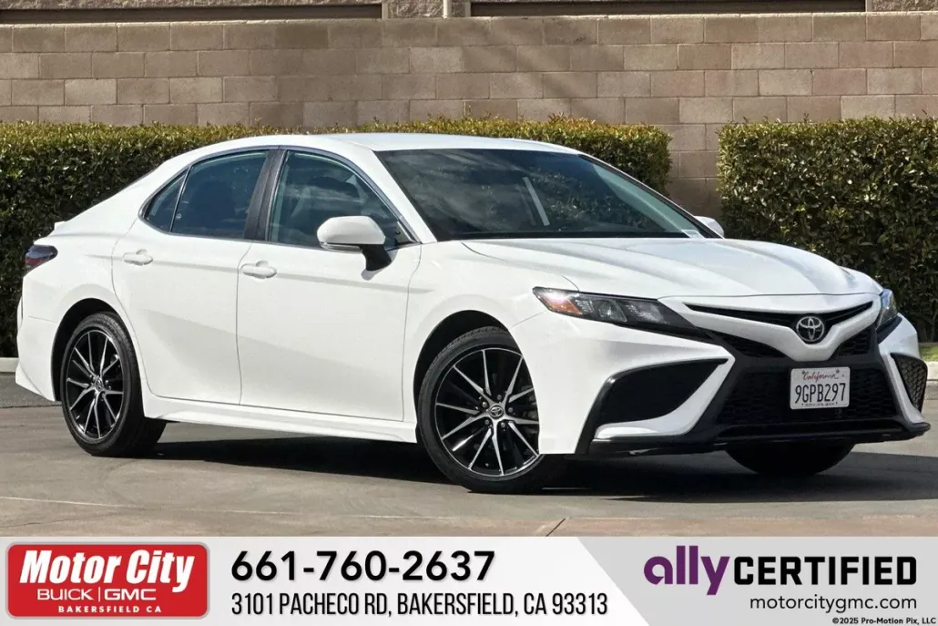 2023 Toyota Camry SE photo 1