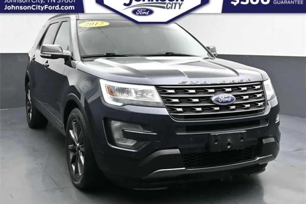 2017 Ford Explorer XLT photo 1