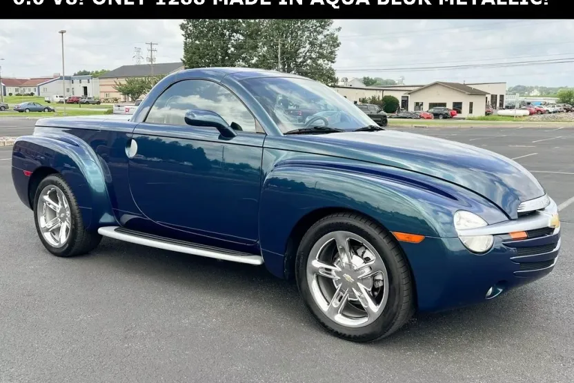 2005 Chevrolet SSR Base photo 1