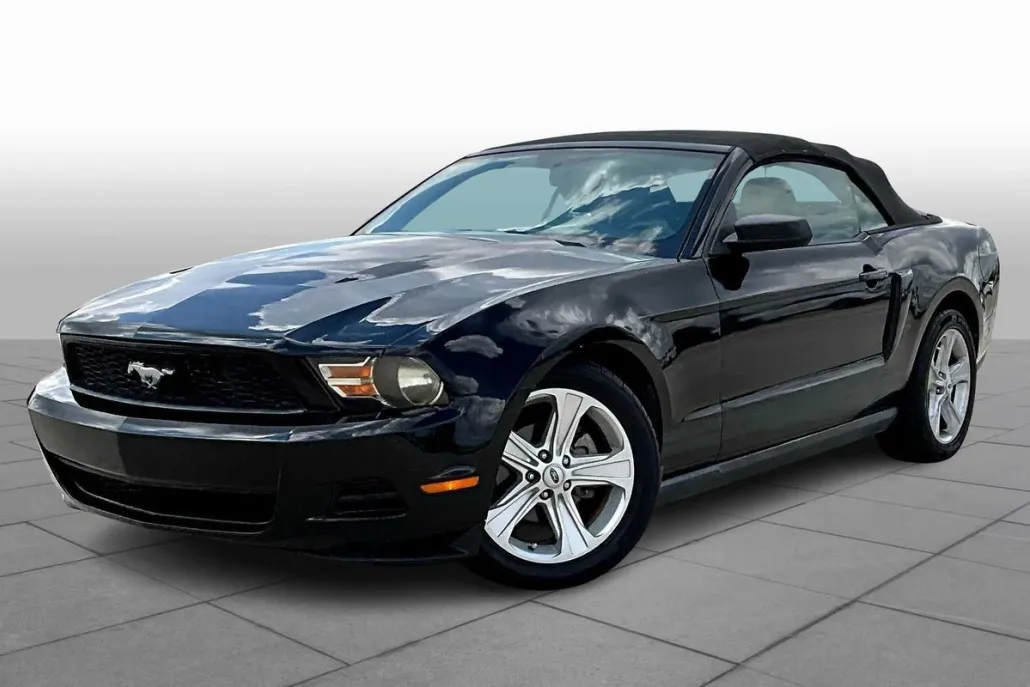 2010 Ford Mustang V6 Convertible photo 1
