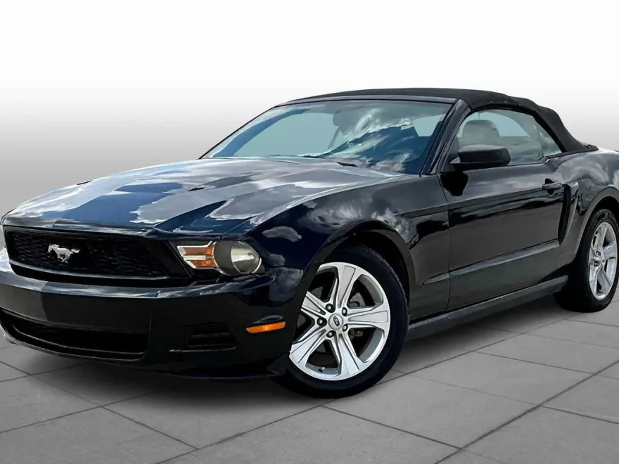 2010 Ford Mustang V6 Convertible photo 1