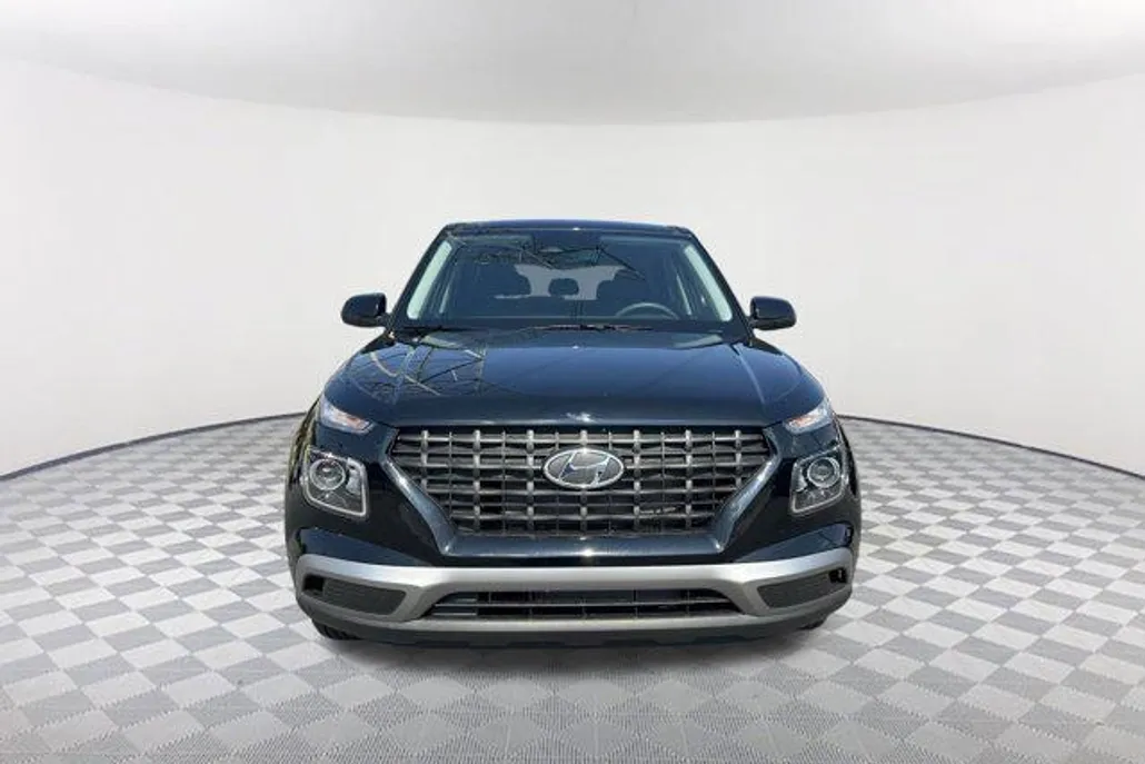 2025 Hyundai Venue SE photo 1